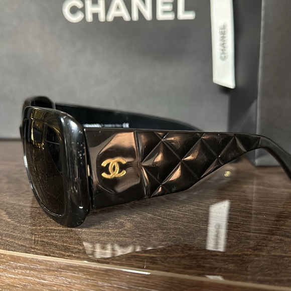 Chanel Vintage Black Quilt Shield CC Logo Sunglasses 5019 - Picture 7 of 16